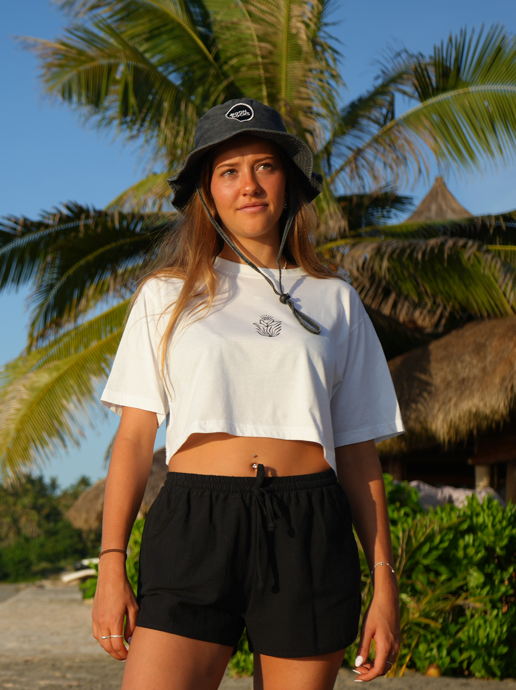 GTS CROP TEE WHITE AWAKE