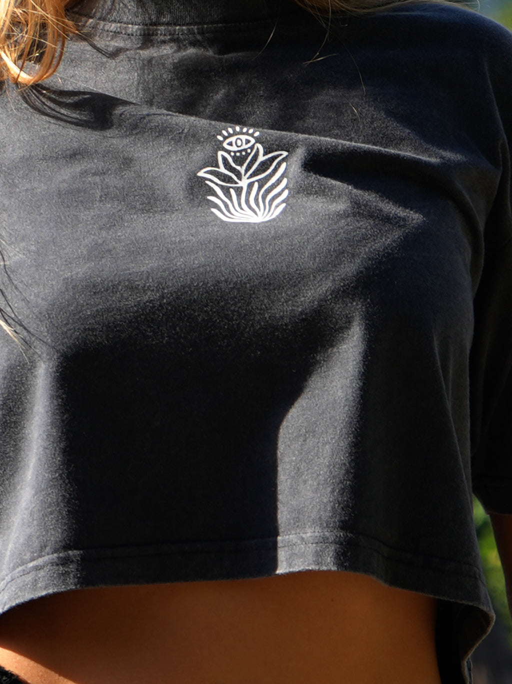 GTS CROP TEE BLACK WASH AWAKE