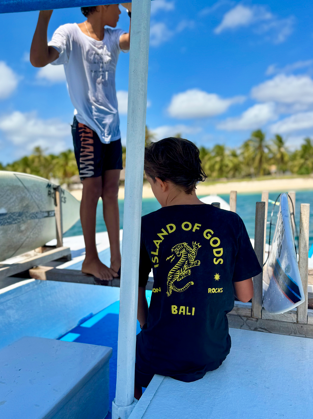 KIDS T-SHIRT BLACK WASH ISLAND OF GODS