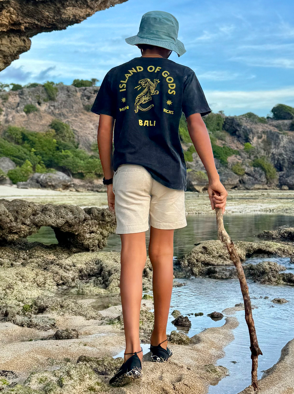 KIDS T-SHIRT BLACK WASH ISLAND OF GODS