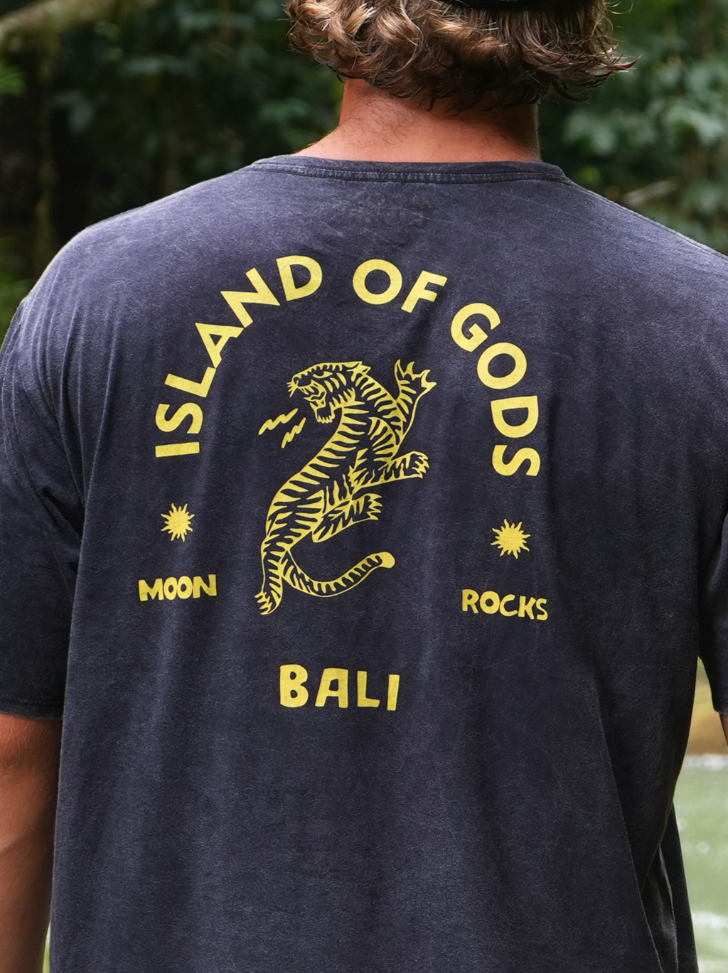 MEN T-SHIRT 2 BLACK WASH ISLAND OF GODS