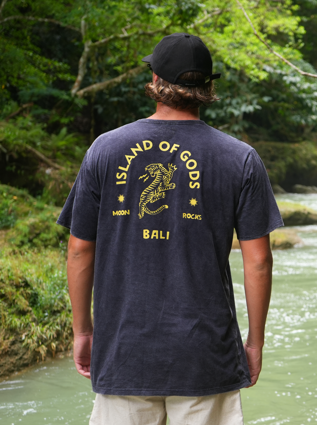 MEN T-SHIRT 2 BLACK WASH ISLAND OF GODS