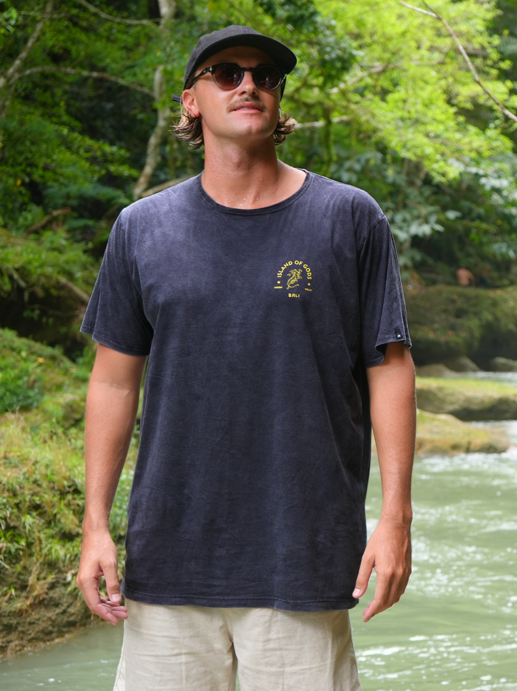 MEN T-SHIRT 2 BLACK WASH ISLAND OF GODS