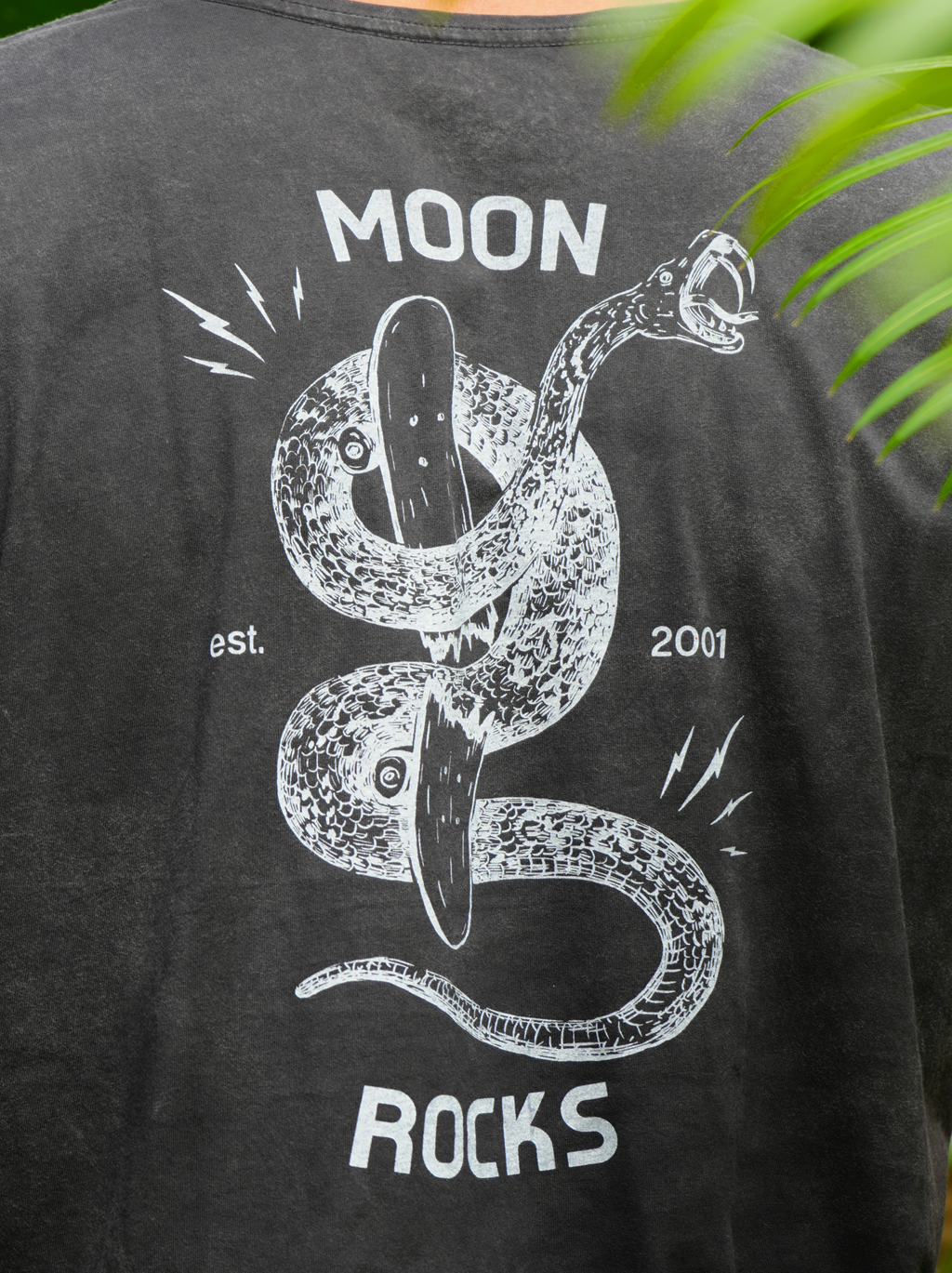 MEN T-SHIRT 2 BLACK WASH MOON SNAKE