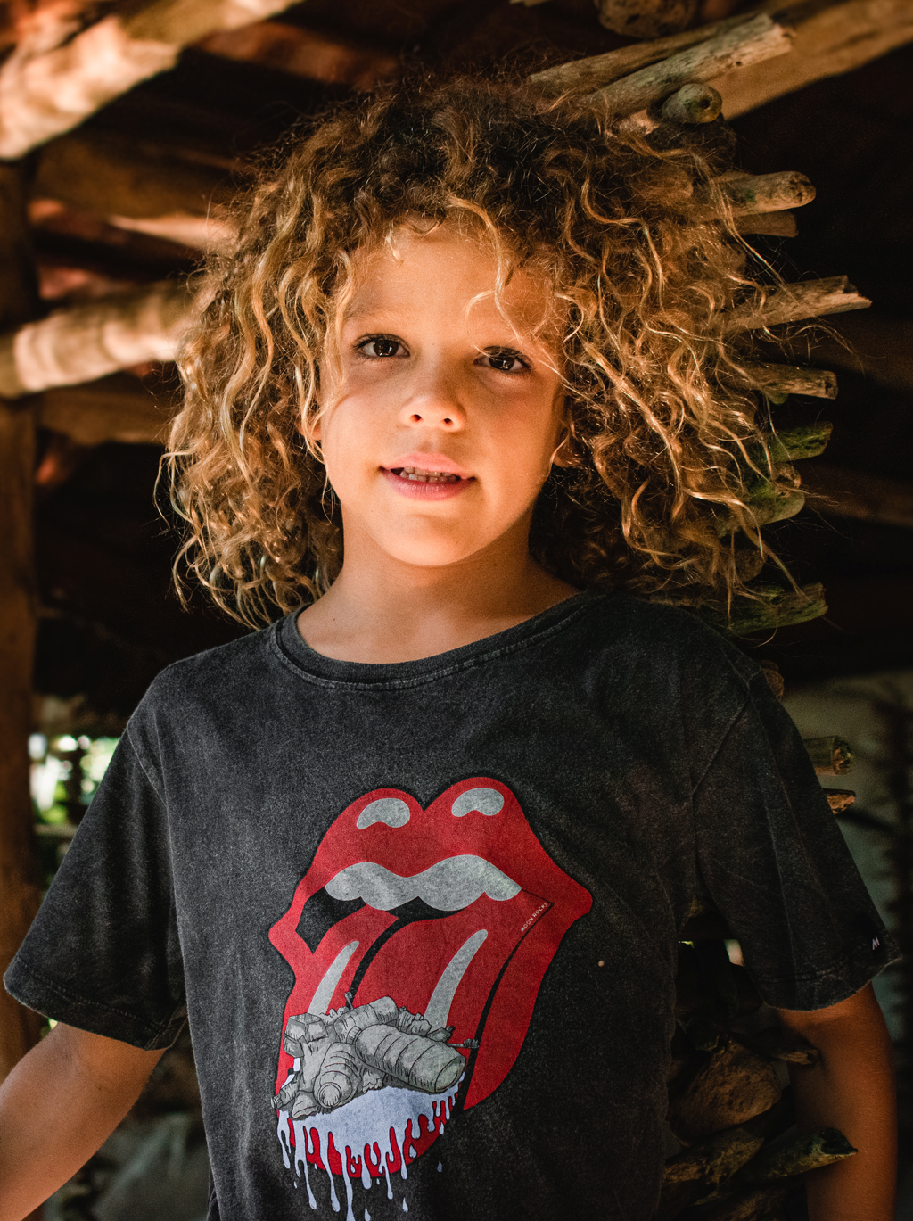 KIDS T-SHIRT BLACK WASH ROLLING PLASTIC