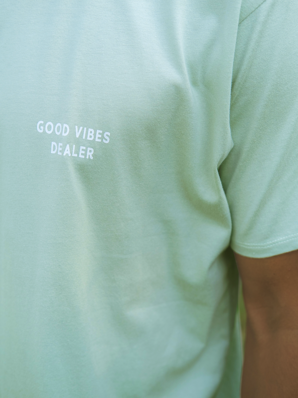MEN T-SHIRT 2 SAGE GOOD VIBES DEALER