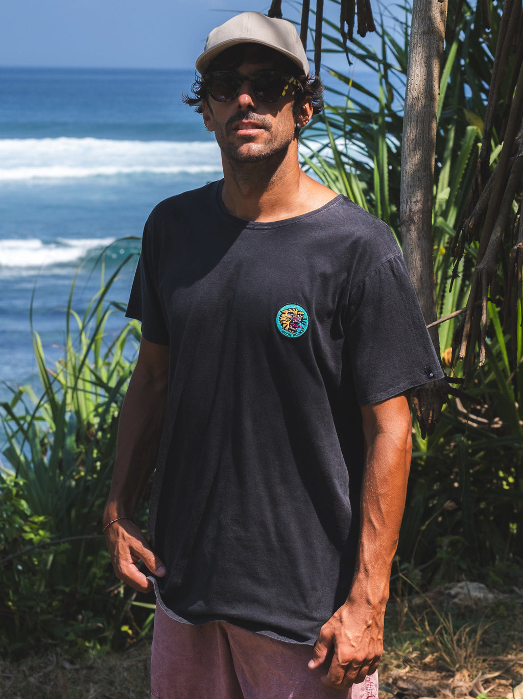 MEN T-SHIRT 2 BLACK WASH TIGER PATCH